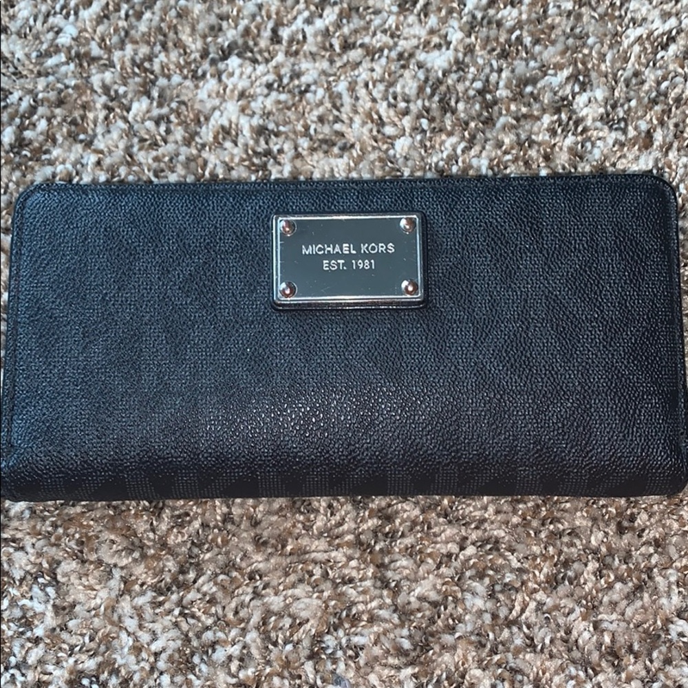 Michael Kors Wallet for sale!